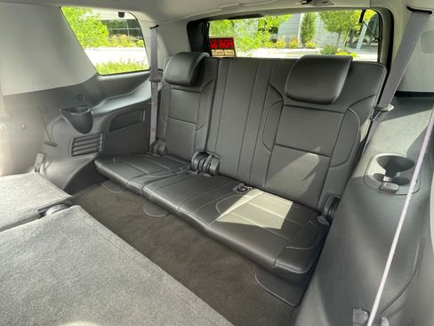 Used 2017 GMC Yukon SLT AWD/4WD image 6