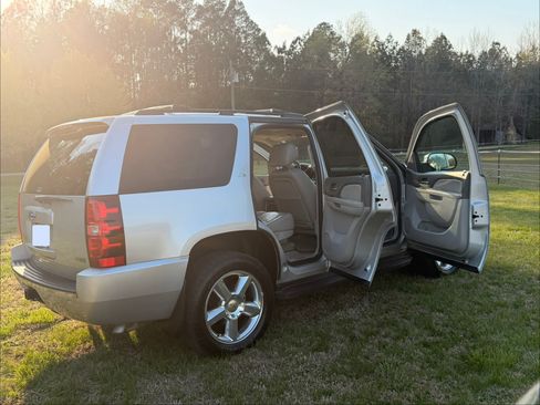 Used 2010 Chevrolet Tahoe LTZ image 16