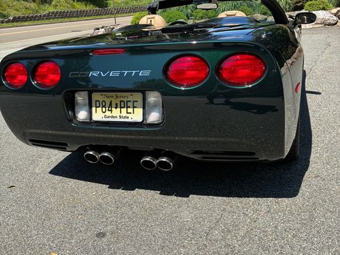 Used 2000 Chevrolet Corvette Convertible w/ Performance Handling Pkg RWD image 10