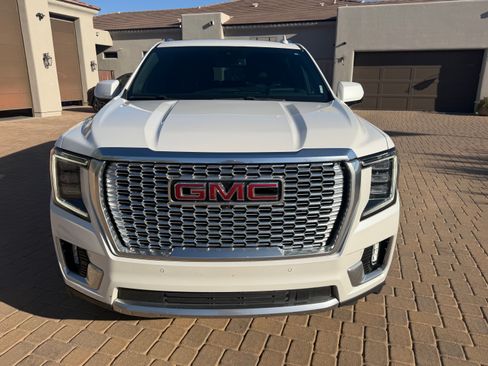 Used 2023 GMC Yukon XL Denali AWD/4WD image 6