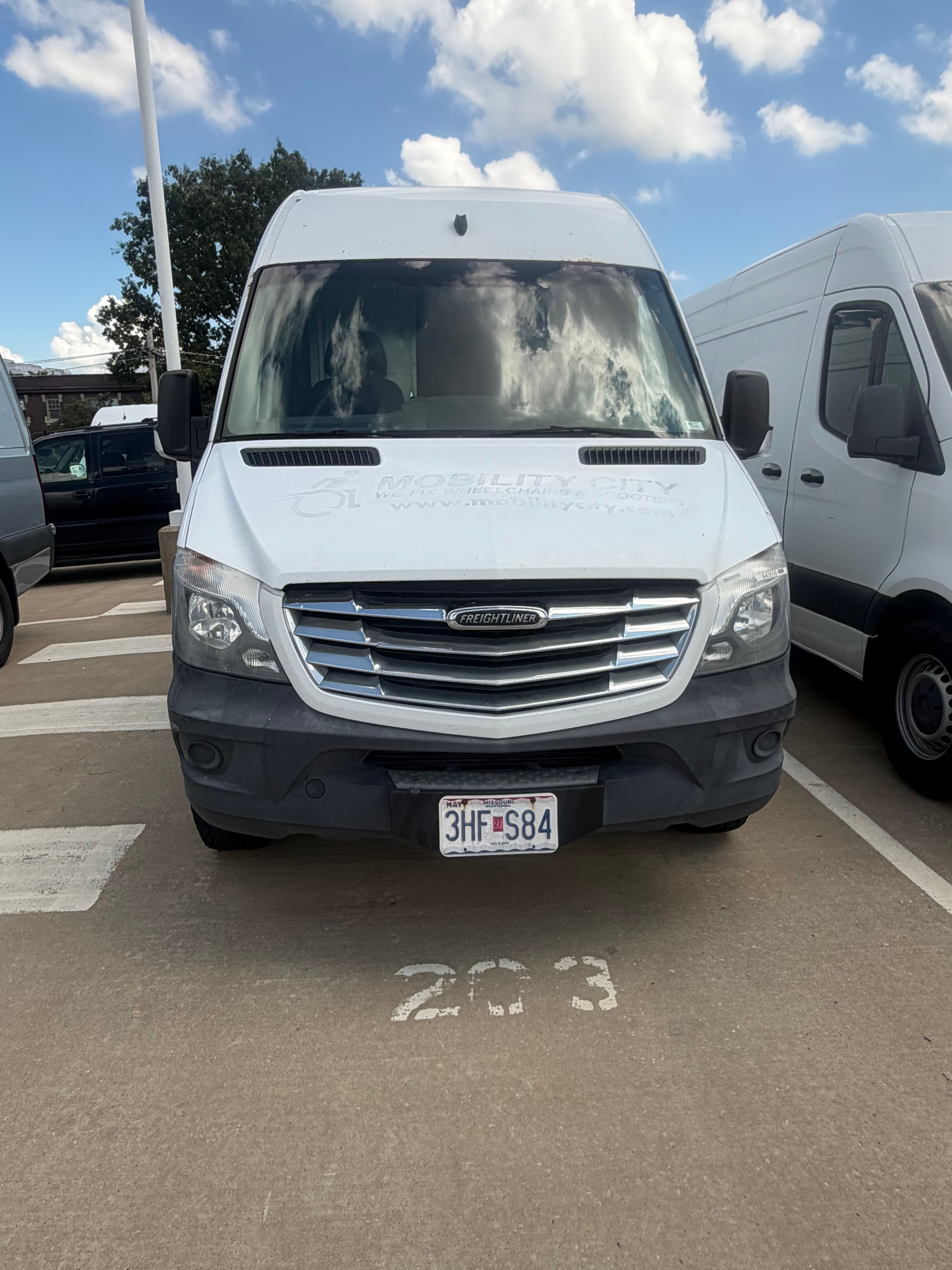 Used 2015 Freightliner Sprinter 2500 RWD image 4