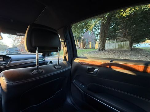 Used 2014 Mercedes-Benz E 350 4MATIC Sedan image 6