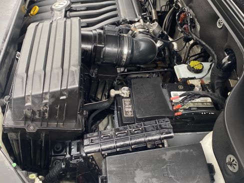 Used 2018 Volkswagen Atlas SEL w/ R-Line Package image 32