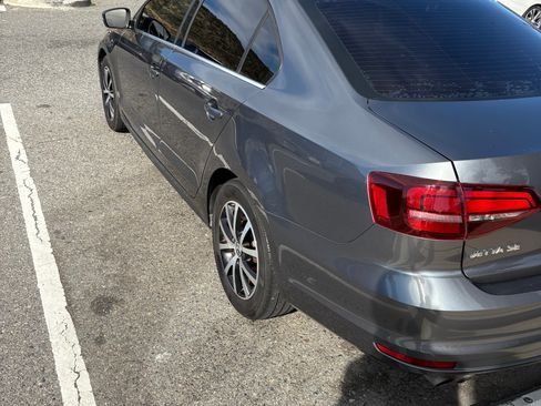 Used 2017 Volkswagen Jetta SE image 8