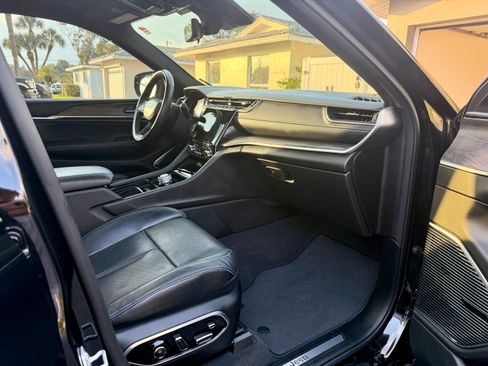 Used 2022 Jeep Grand Cherokee L Overland w/ Luxury Tech Group IV image 13