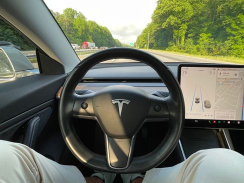 Used 2018 Tesla Model 3 Long Range RWD image 5