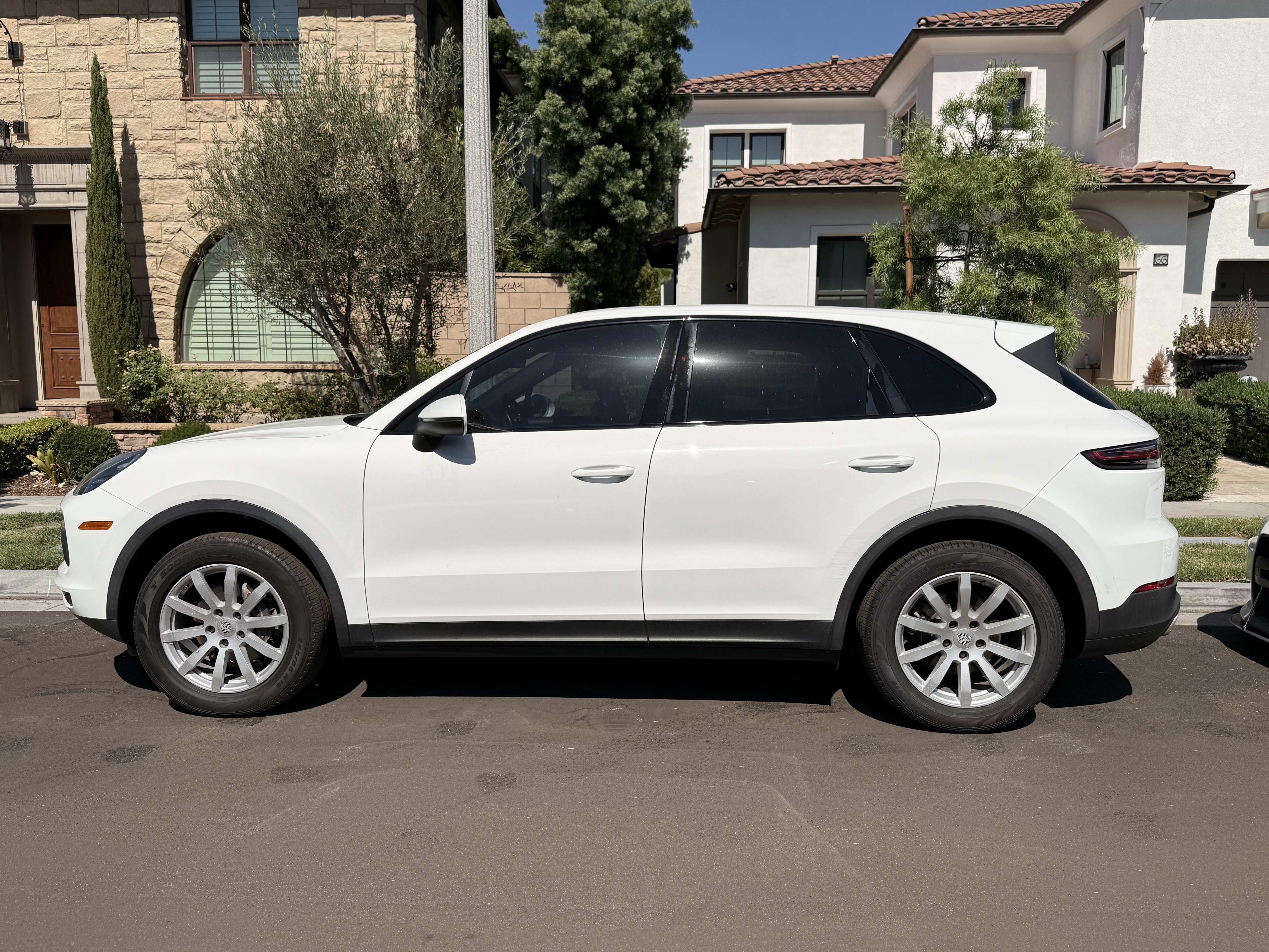 Used 2019 Porsche Cayenne AWD/4WD image 1