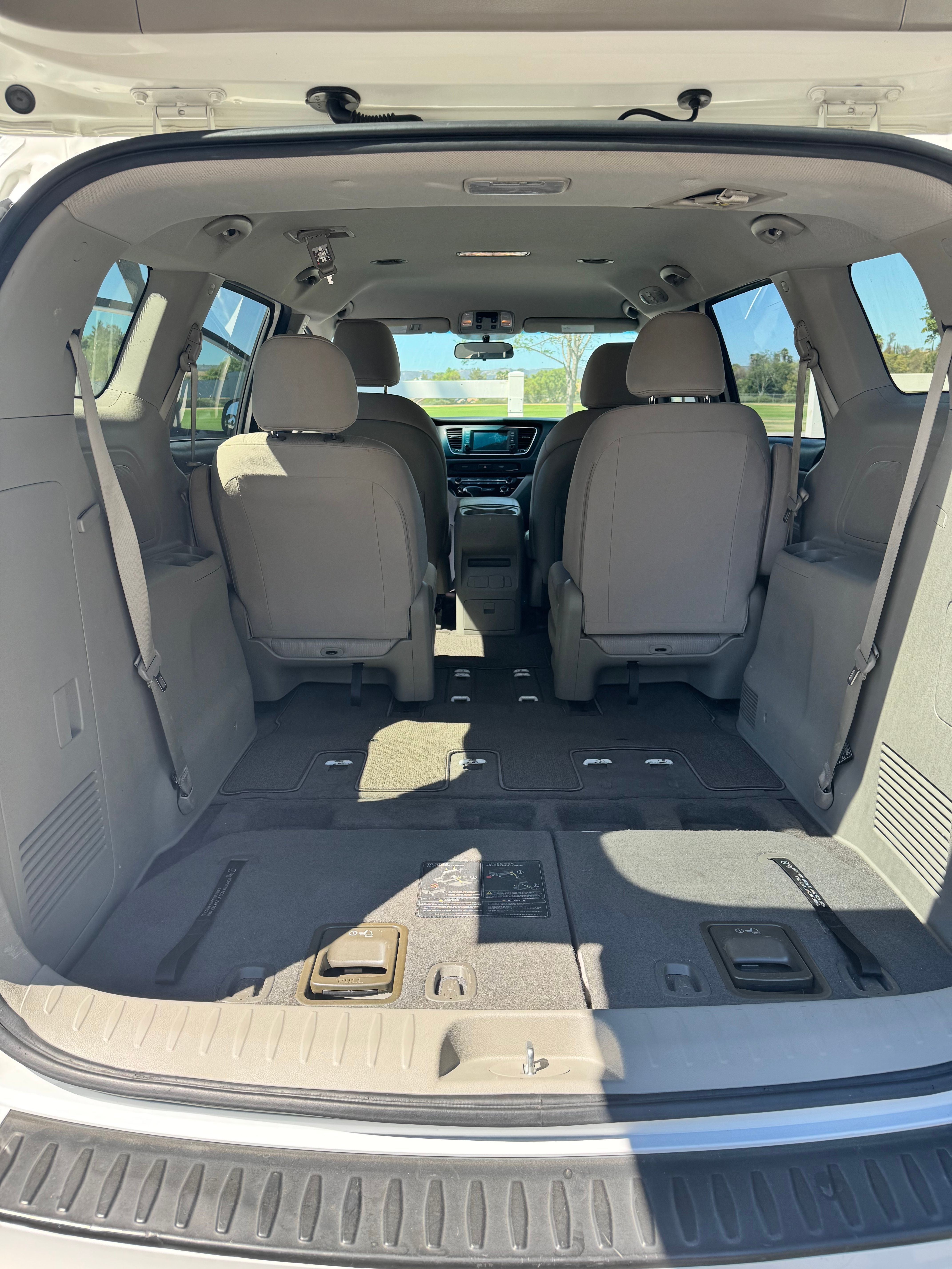 Used 2021 Kia Sedona LX FWD image 14