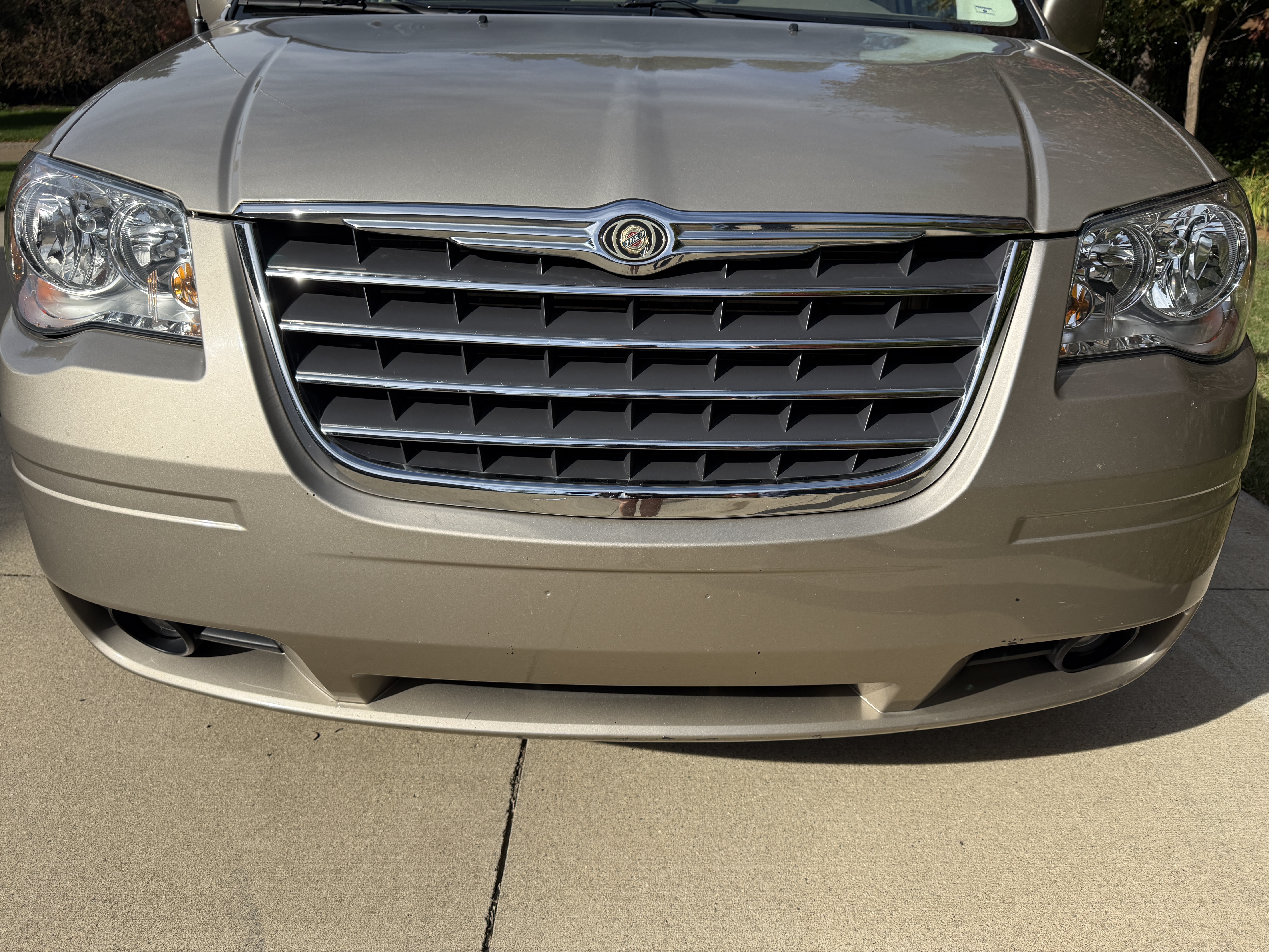 Used 2009 Chrysler Town & Country Touring FWD image 19