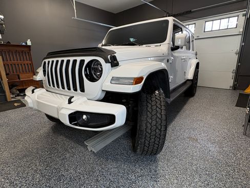 Used 2020 Jeep Wrangler Unlimited Sahara image 6