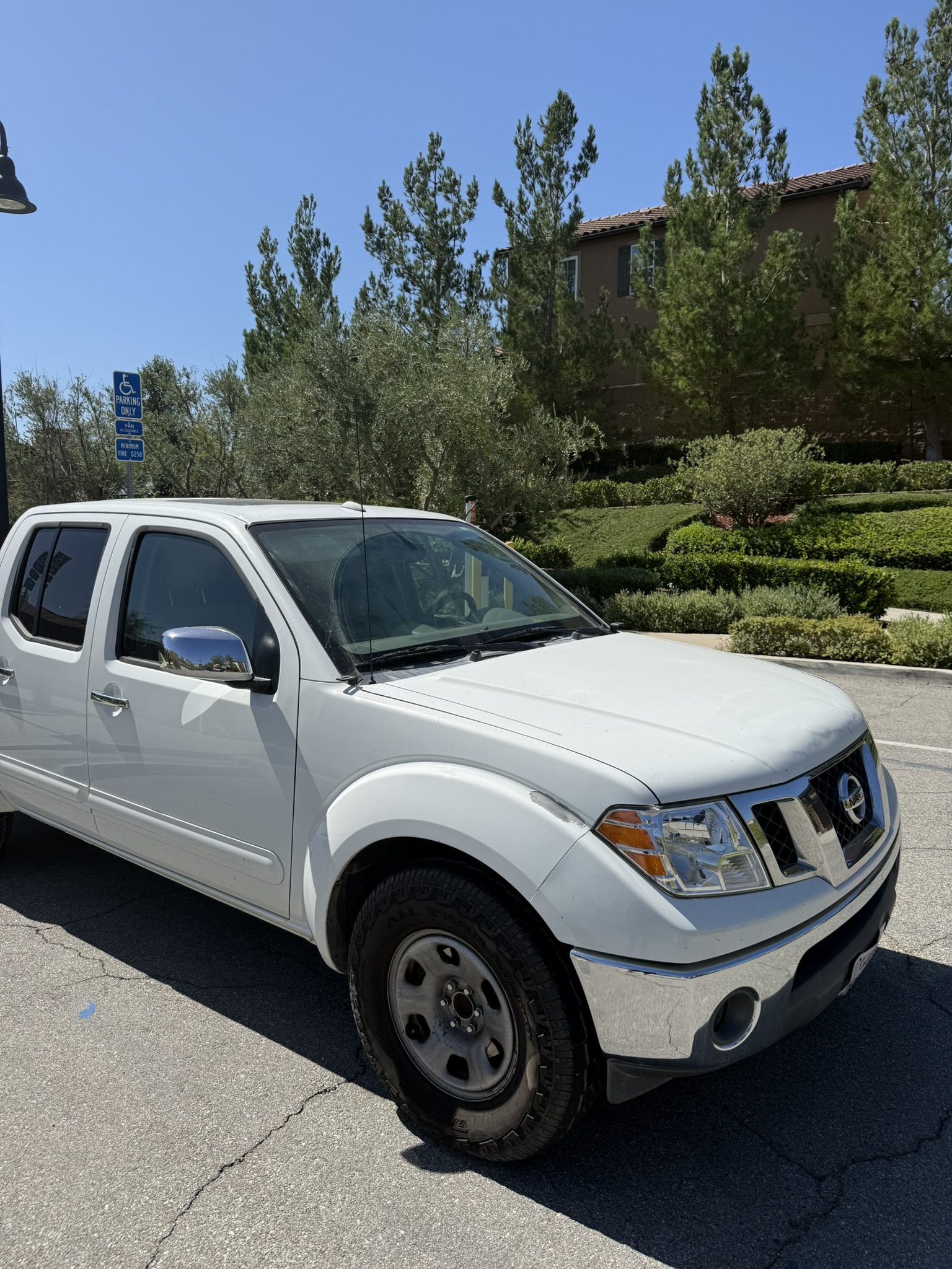 Used 2017 Nissan Frontier SL w/ Moonroof Package RWD image 11
