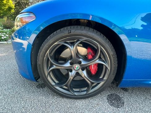 Used 2019 Alfa Romeo Giulia Ti Sport w/ Quick Order Package 22S Sport AWD/4WD image 28