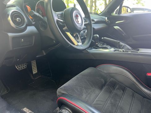 Used 2017 FIAT 124 Spider Abarth RWD image 12