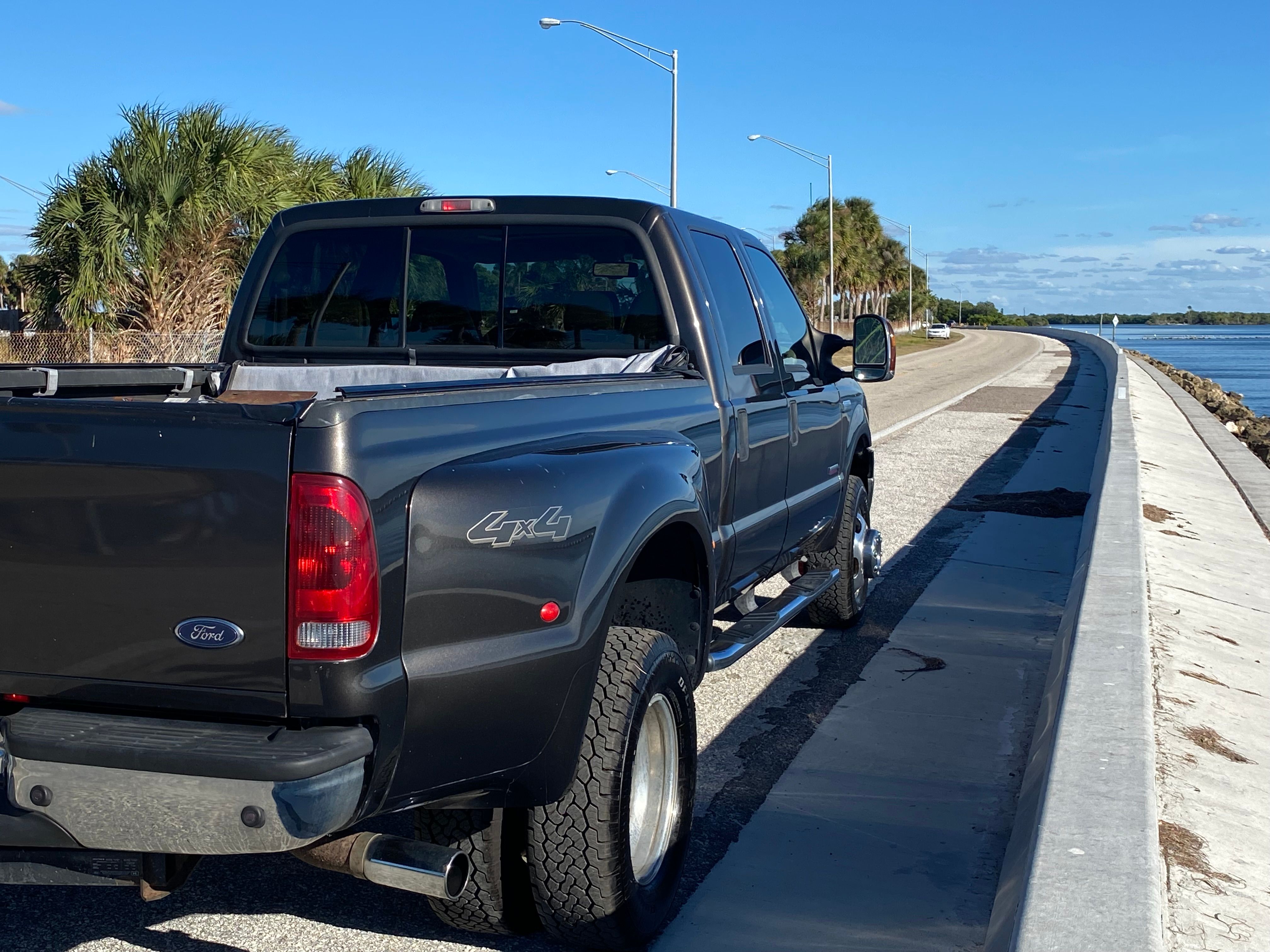 Used 2007 Ford F350 Lariat AWD/4WD image 2