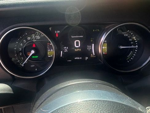 Used 2021 Jeep Wrangler Unlimited Sahara w/ Cold Weather Group AWD/4WD image 12