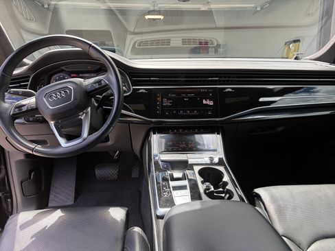 Used 2019 Audi Q8 Prestige w/ Luxury Package AWD/4WD image 9