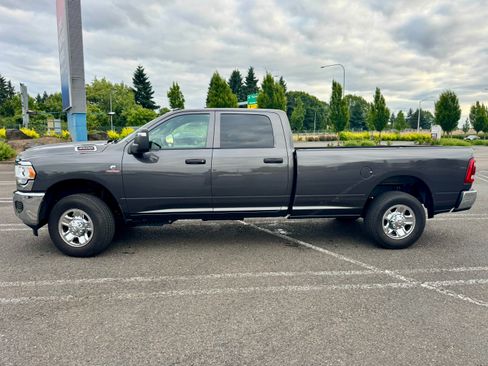 Used 2024 RAM 3500 Tradesman w/ Chrome Appearance Group AWD/4WD image 4