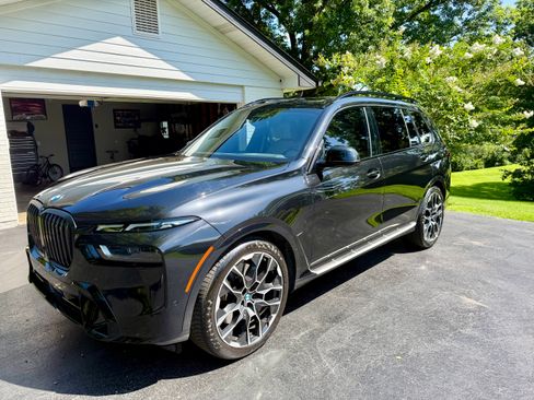 Used 2023 BMW X7 xDrive40i w/ M Sport Package AWD/4WD image 13