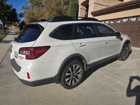Used 2017 Subaru Outback 2.5i Limited AWD/4WD image 8