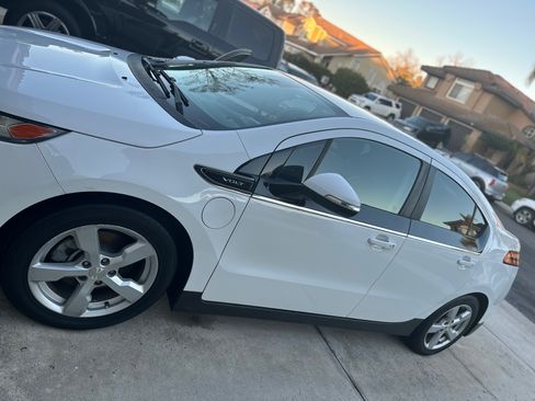 Used 2014 Chevrolet Volt Premium w/ Premium Trim Package image 9