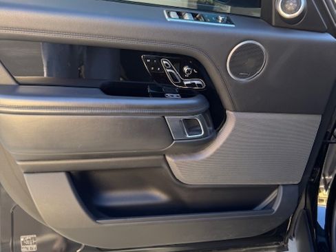Used 2020 Land Rover Range Rover HSE image 19