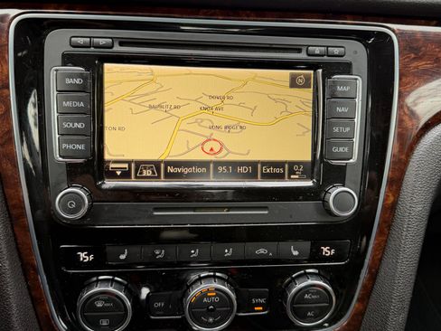 Used 2012 Volkswagen Passat 2.5 SEL Premium image 9