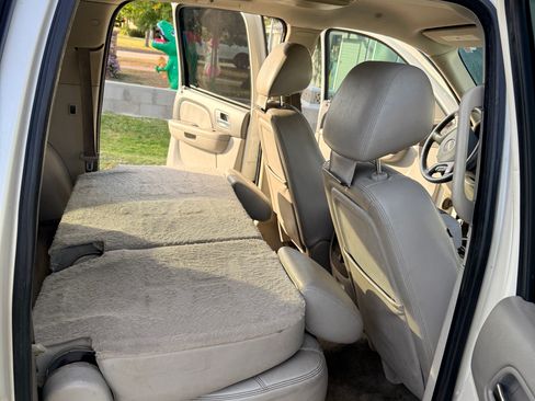 Used 2012 GMC Yukon XL SLT w/ SLT-2 Equipment Package image 6