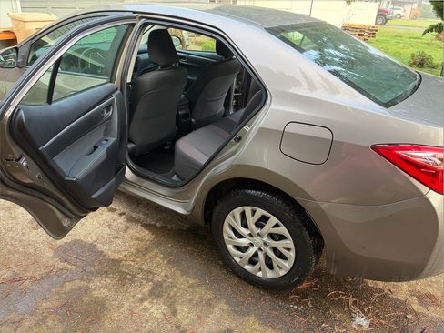 Used 2018 Toyota Corolla LE image 8