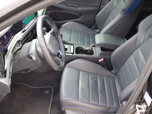 Used 2024 Volkswagen Golf R image 6