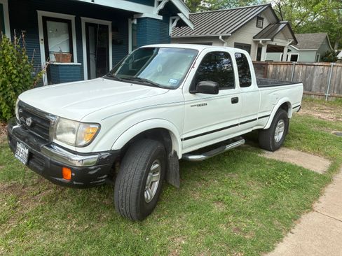 Used 1999 Toyota Tacoma PreRunner image 2