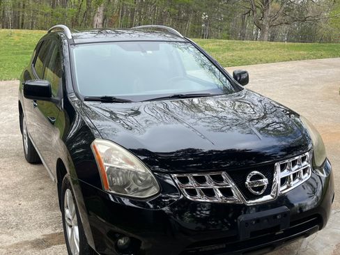 Used 2013 Nissan Rogue SV w/ Premium Pkg image 2