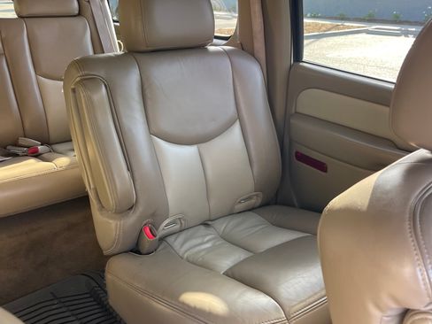 Used 2004 GMC Yukon XL Denali image 21