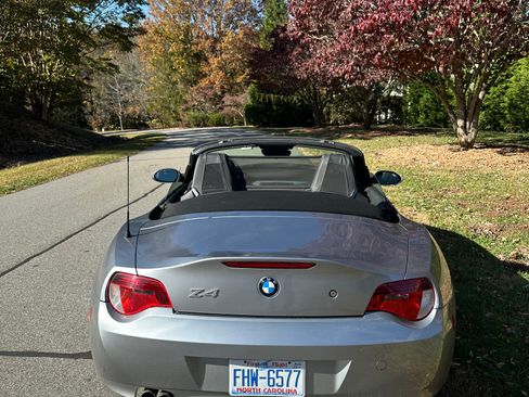 Used 2006 BMW Z4 3.0i image 2
