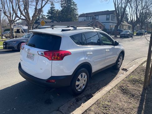 Used 2013 Toyota RAV4 LE image 4