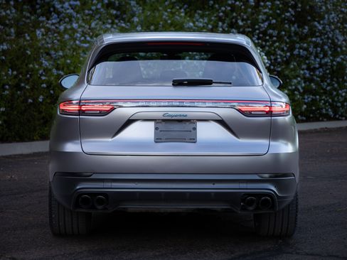 Used 2022 Porsche Cayenne Platinum Edition image 16