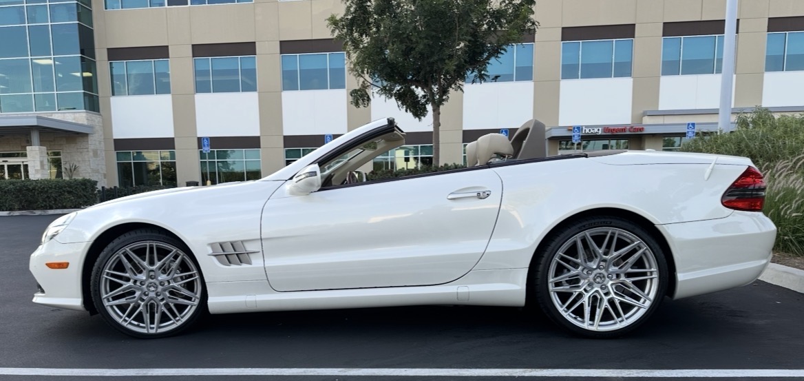 Used 2011 Mercedes-Benz SL 550 image 11