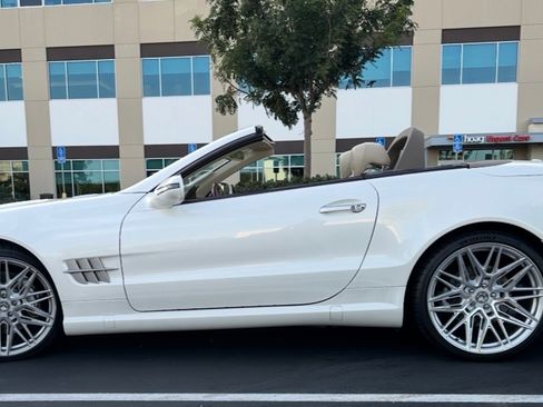 Used 2011 Mercedes-Benz SL 550 image 11
