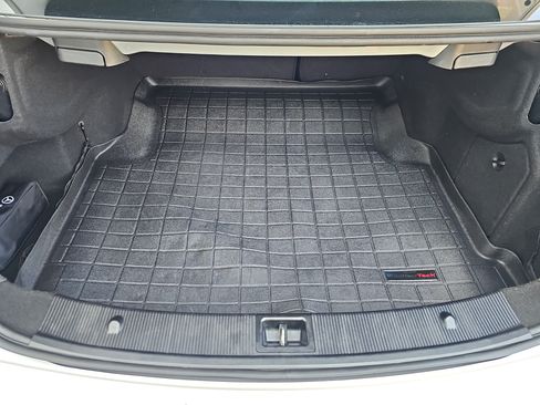 Used 2010 Mercedes-Benz E 550 Coupe image 11