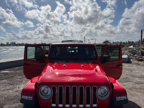 Used 2020 Jeep Wrangler Unlimited Sahara image 5