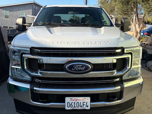 Used 2022 Ford F250 XLT AWD/4WD image 2