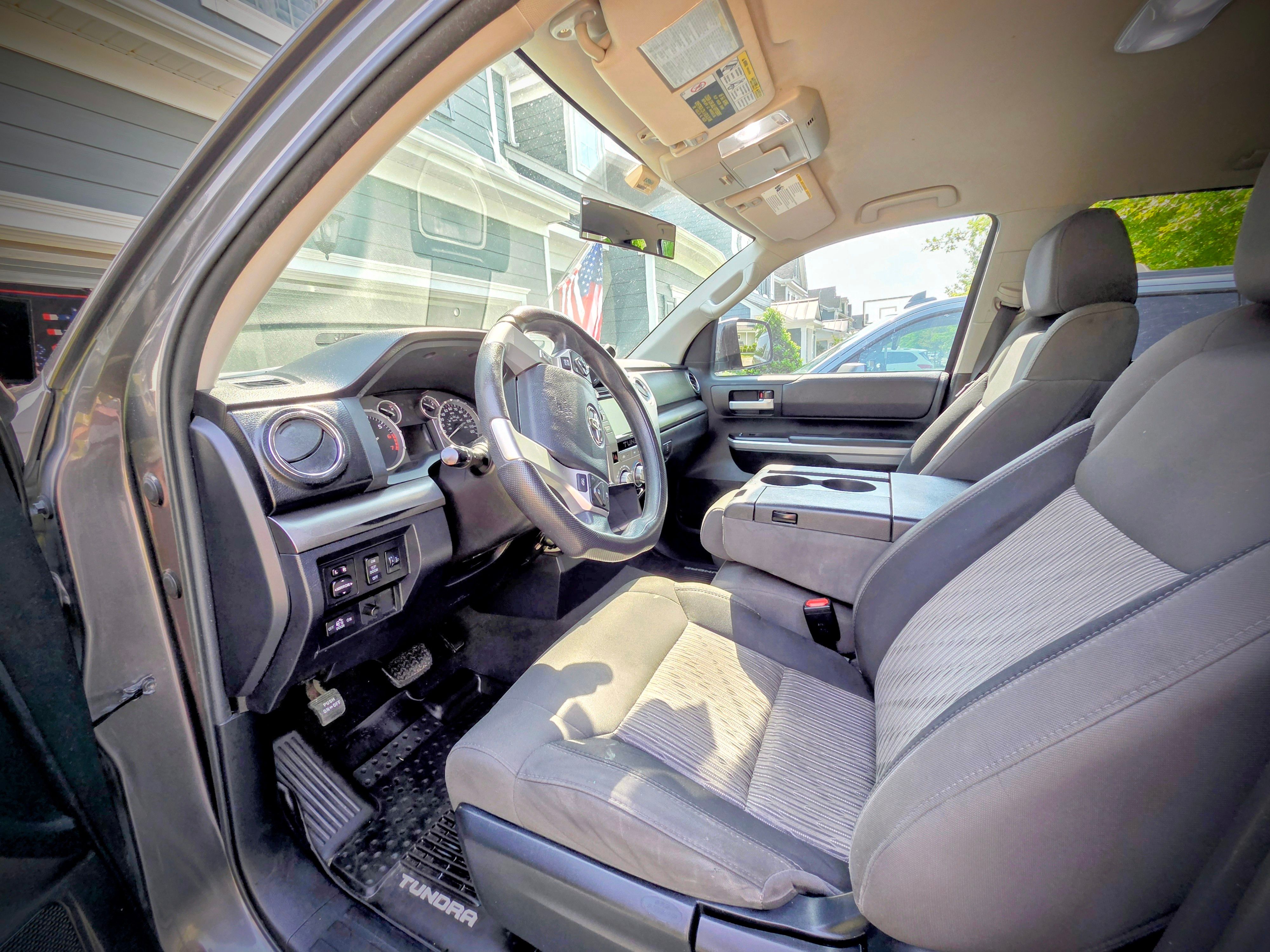 Used 2017 Toyota Tundra SR5 AWD/4WD image 6