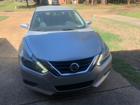 Used 2016 Nissan Altima 2.5 SR w/ LED Appearance Package image 13