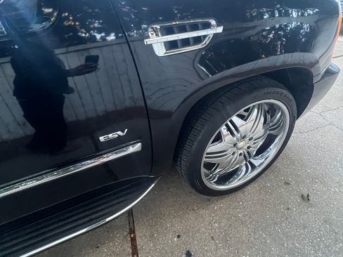 Used 2007 Cadillac Escalade ESV AWD w/ Information Package image 5