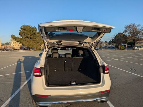 Used 2019 Mercedes-Benz GLC 300 4MATIC image 10