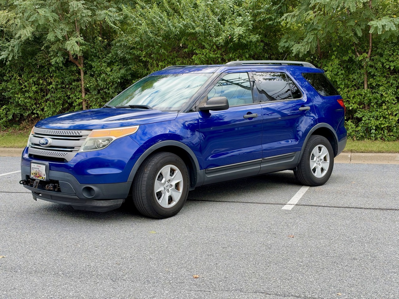 Used 2013 Ford Explorer 4WD w/ Class III Trailer Tow Pkg image 1