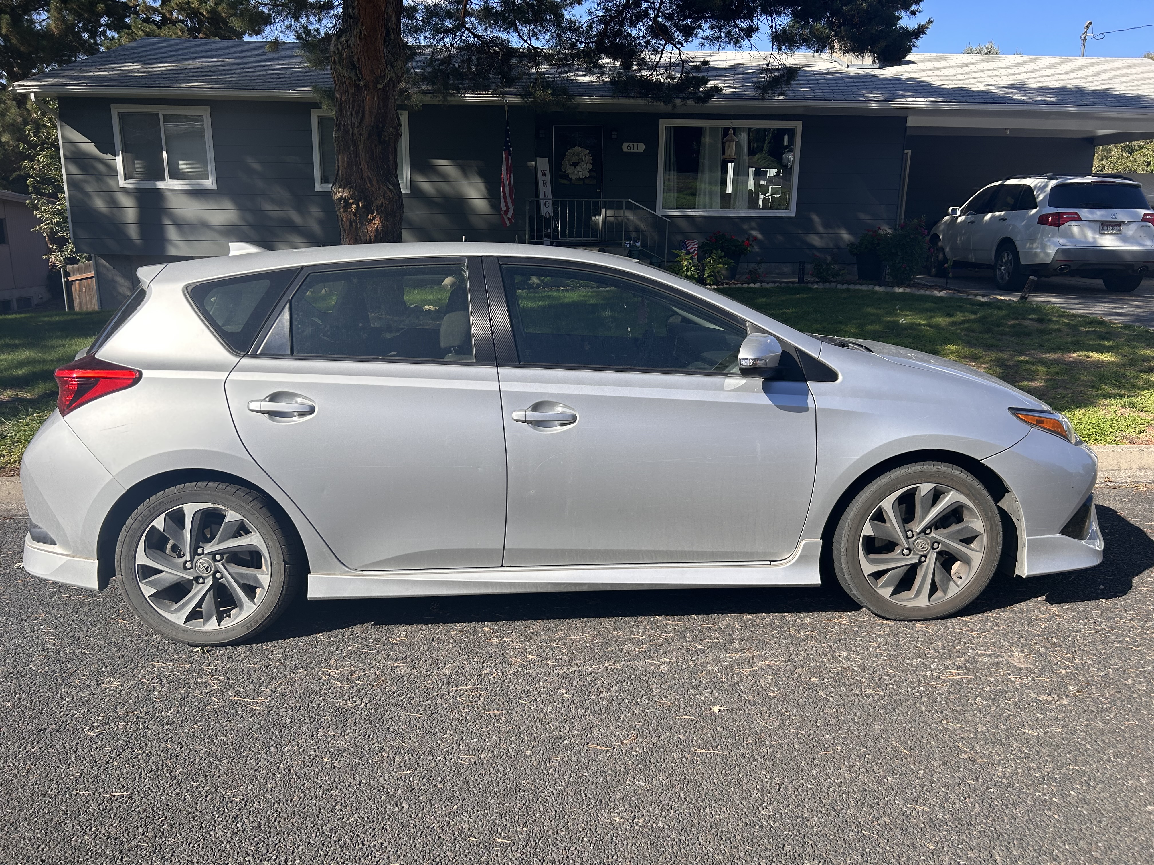 Used 2017 Toyota Corolla iM FWD image 2