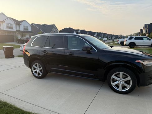 Used 2022 Volvo XC90 T5 Momentum AWD/4WD image 5