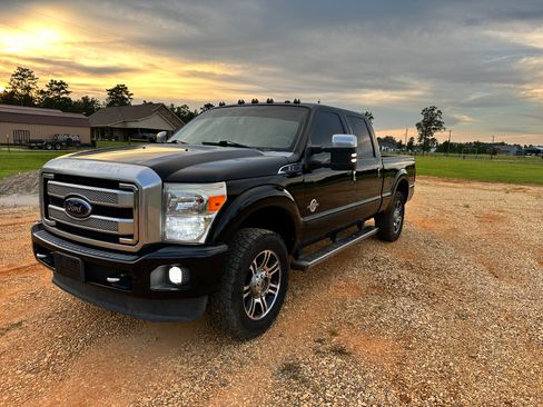 Used 2016 Ford F250 Platinum w/ FX4 Off-Road Package AWD/4WD image 8
