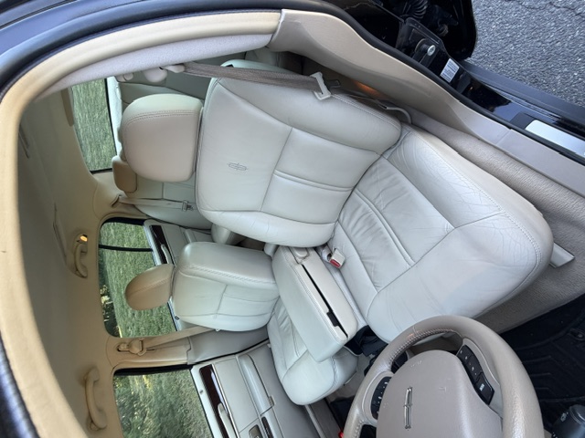 Used 2006 Lincoln Town Car Signature L RWD image 12