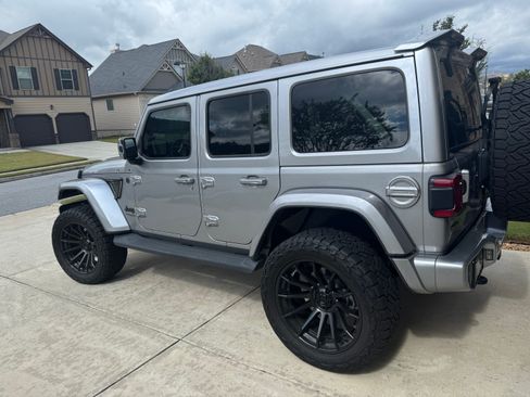 Used 2021 Jeep Wrangler Unlimited Sahara AWD/4WD image 4